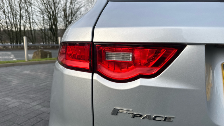 Jaguar F-Pace 2.0d Portfolio 5dr Auto AWD Diesel Estate